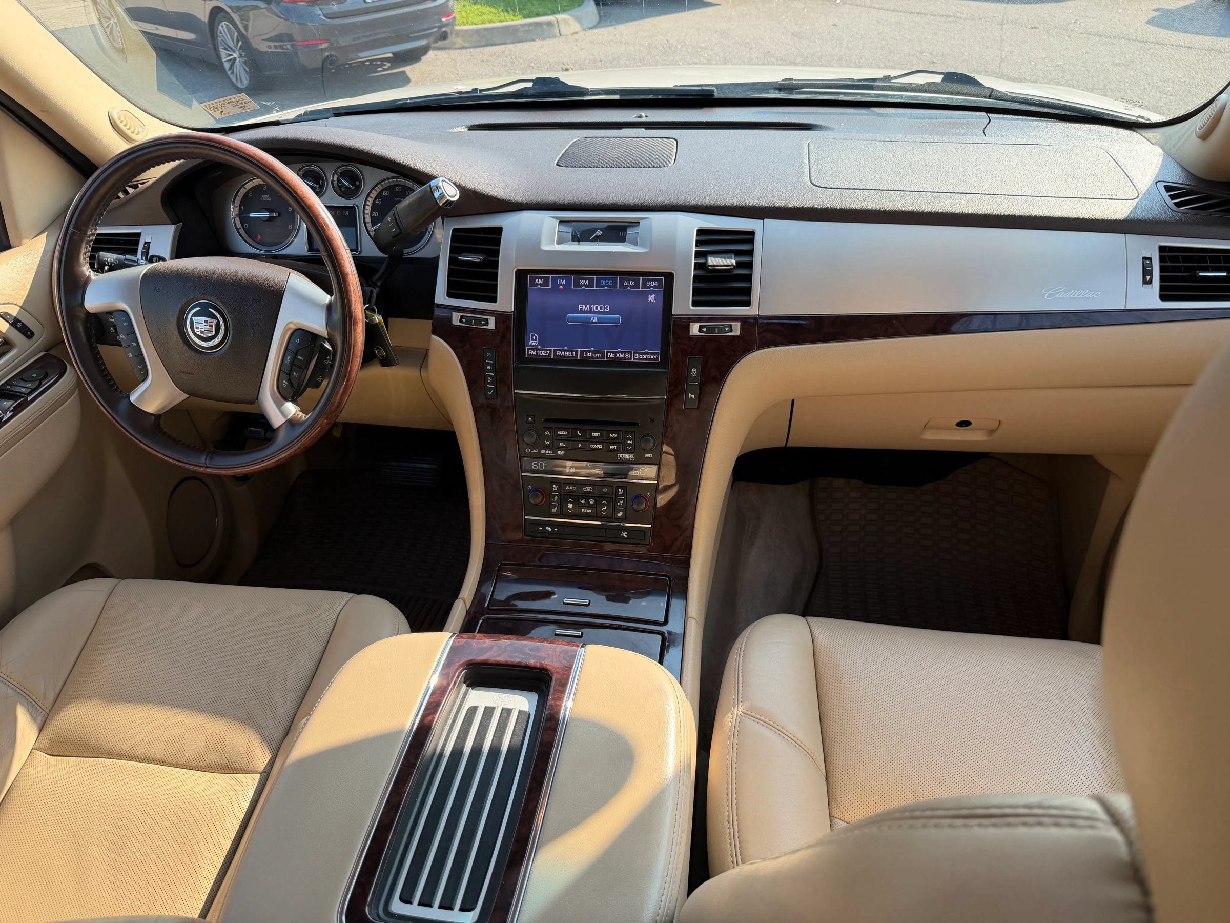 Used 2013 Cadillac Escalade ESV Premium RWD image 18