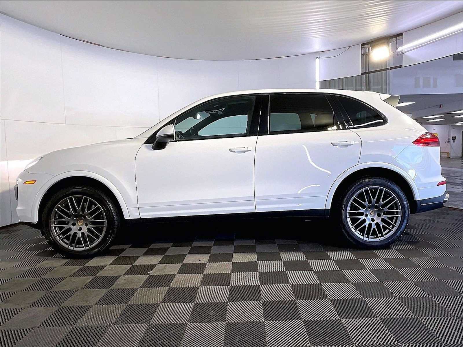 Used 2017 Porsche Cayenne Platinum Edition AWD/4WD video 2