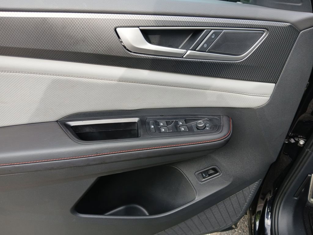 Used 2025 Volkswagen Atlas Peak Edition SE image 12