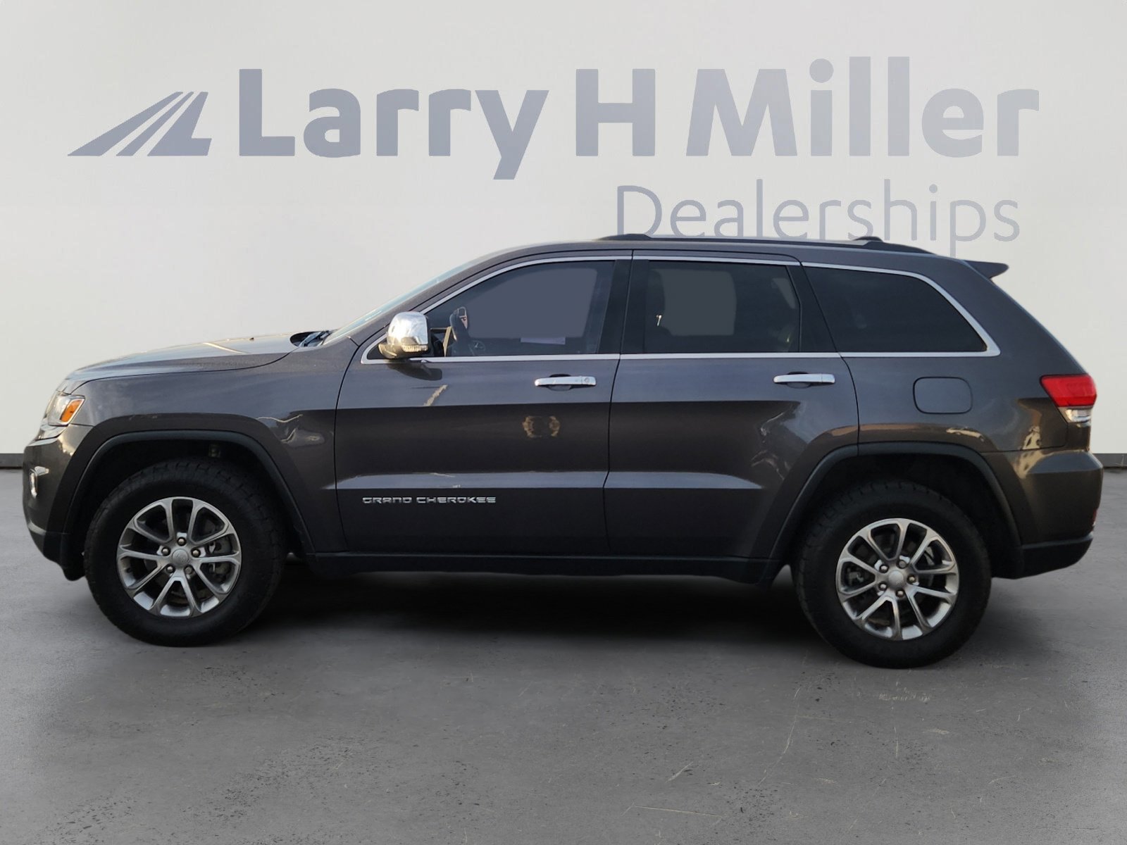 Used 2016 Jeep Grand Cherokee Limited w/ Trailer Tow Group IV image 3