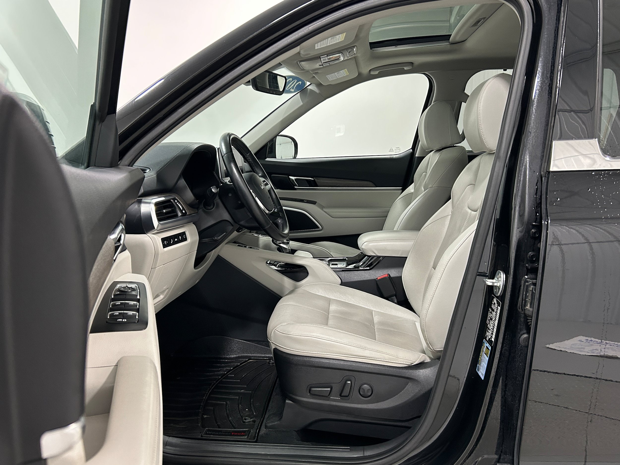 Used 2022 Kia Telluride EX w/ EX Premium Package AWD/4WD image 4