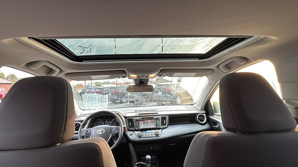 Used 2018 Toyota RAV4 XLE AWD/4WD image 11