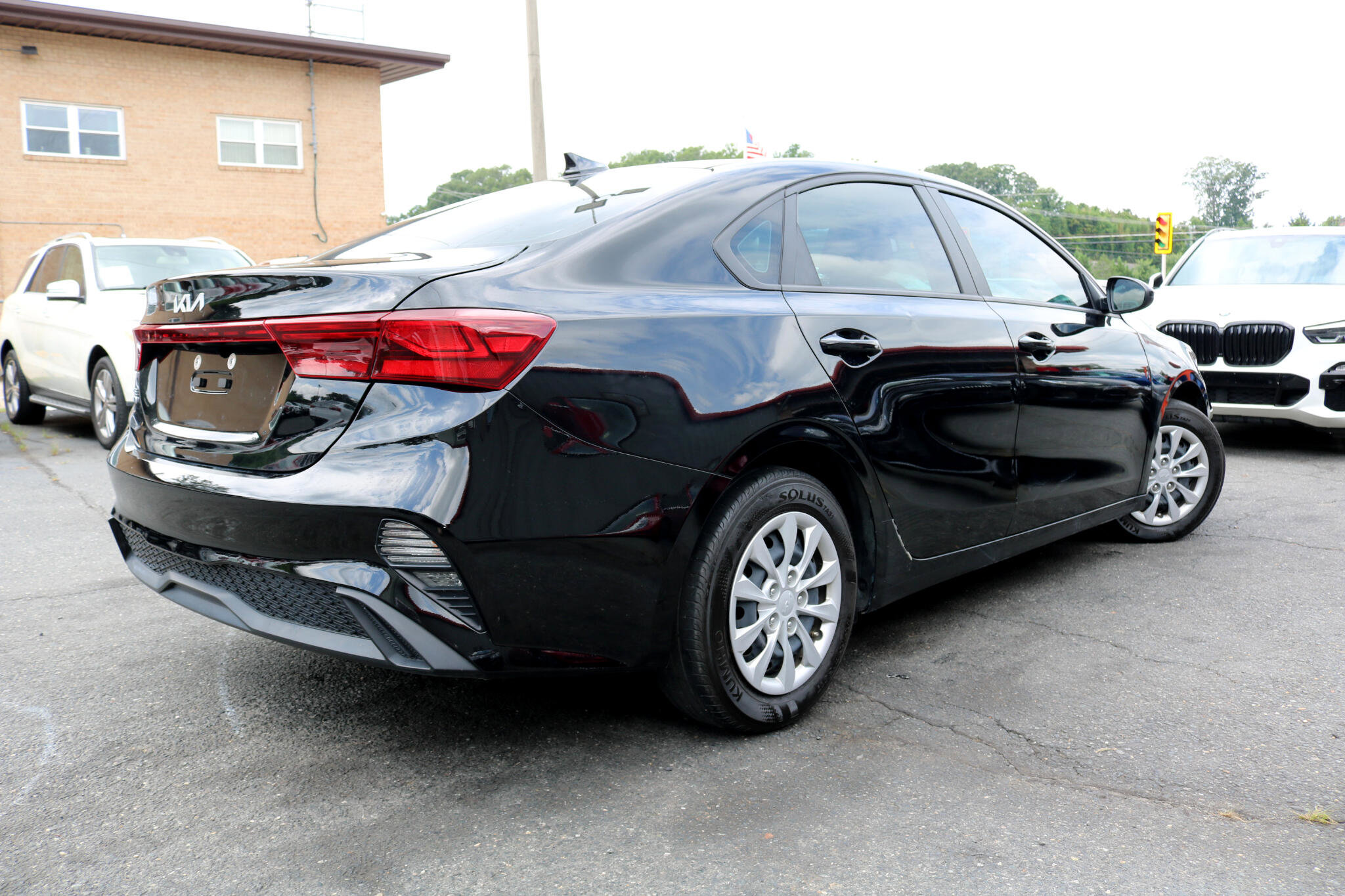 Used 2023 Kia Forte LX image 2