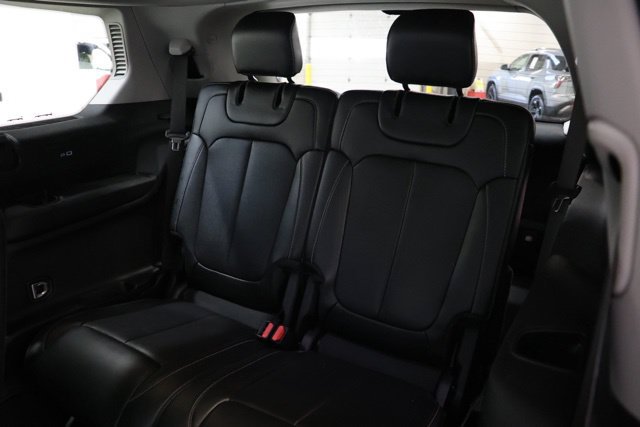 Used 2023 Jeep Grand Cherokee L Limited w/ Luxury Tech Group II AWD/4WD image 37