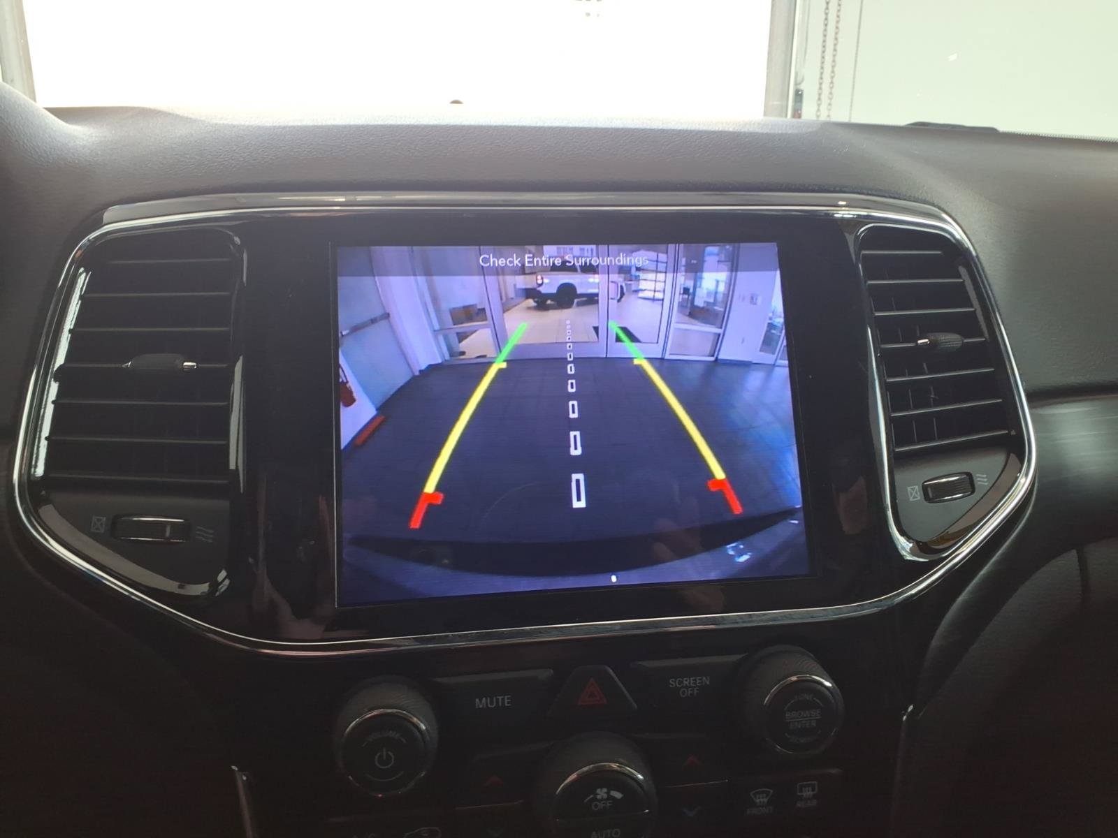 Used 2019 Jeep Grand Cherokee Altitude AWD/4WD image 24