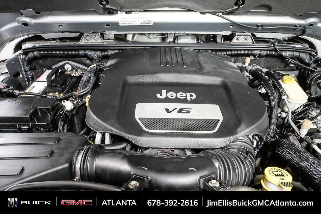 Used 2015 Jeep Wrangler Unlimited Sahara AWD/4WD image 32