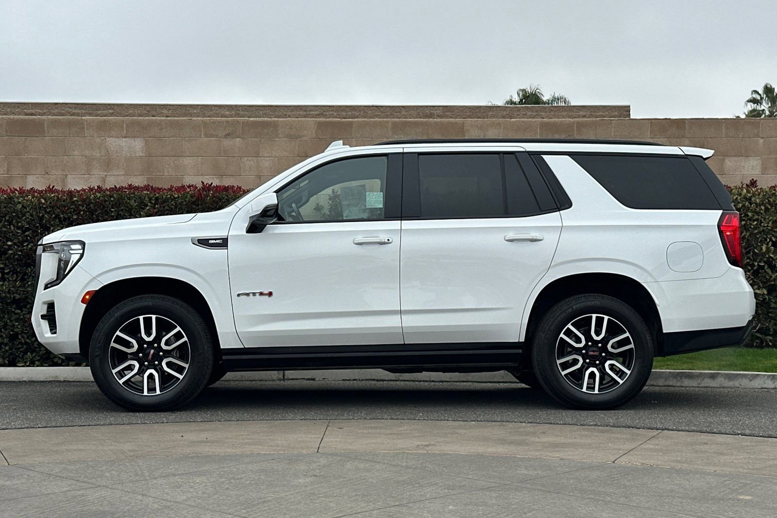 Used 2023 GMC Yukon AT4 w/ AT4 Premium Package image 7