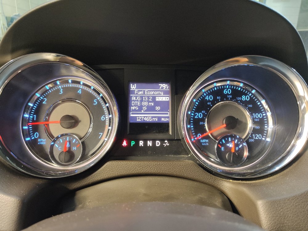 Used 2015 Chrysler Town & Country Touring w/ Driver Convenience Group FWD image 23