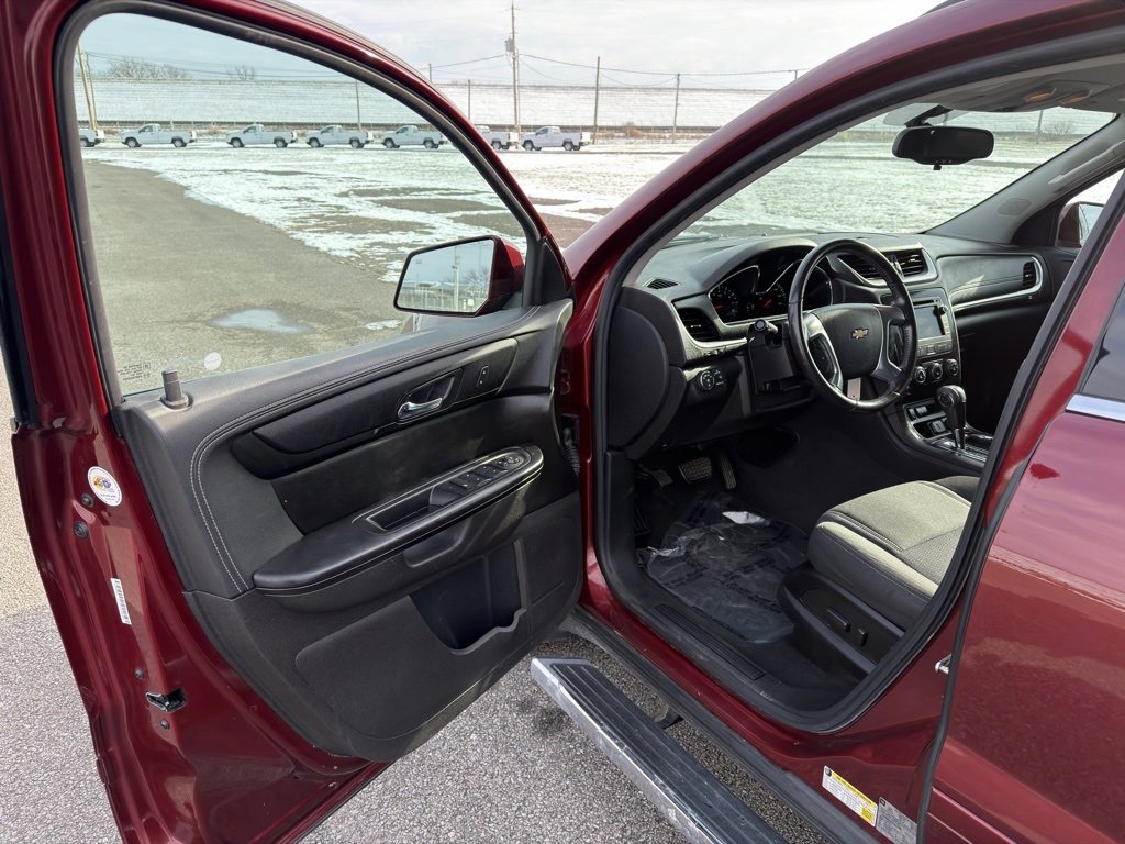 Used 2017 Chevrolet Traverse LT w/ Style and Technology Package image 18