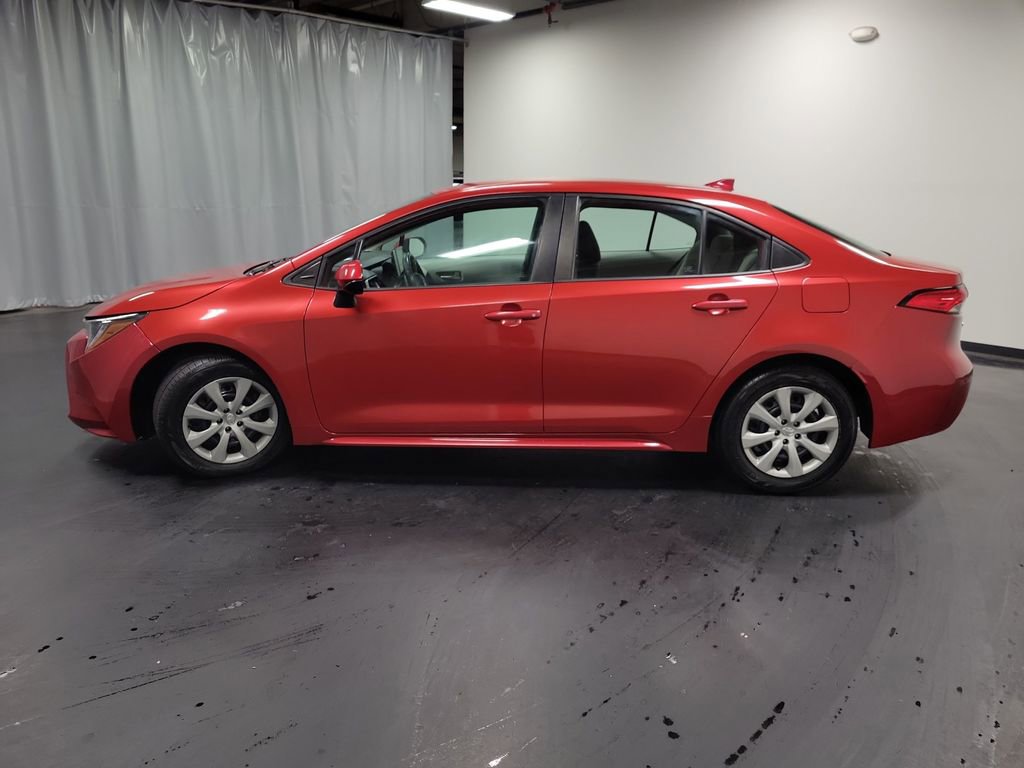 Used 2021 Toyota Corolla LE FWD image 5