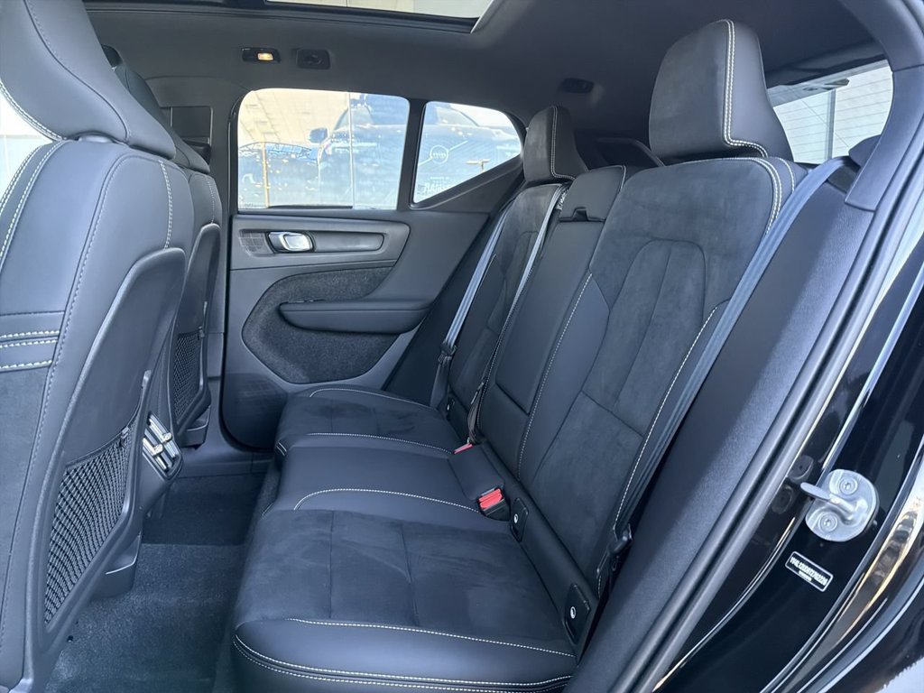 New 2026 Volvo XC40 B5 Ultra w/ Climate Package AWD/4WD image 23