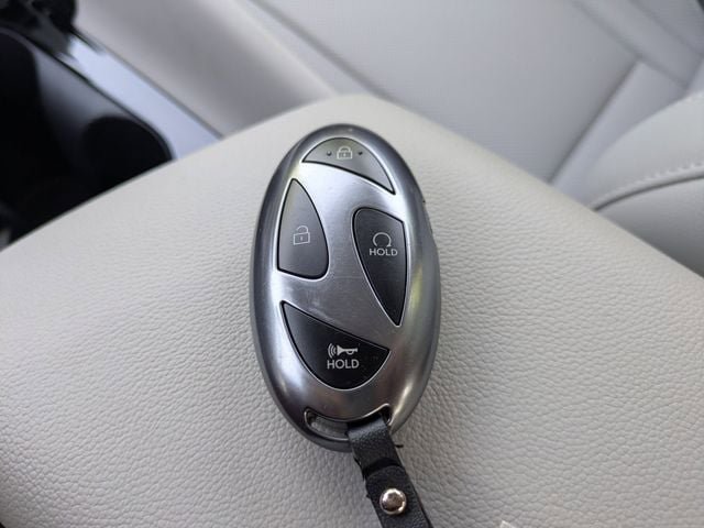Certified 2025 Hyundai Elantra Limited FWD image 30