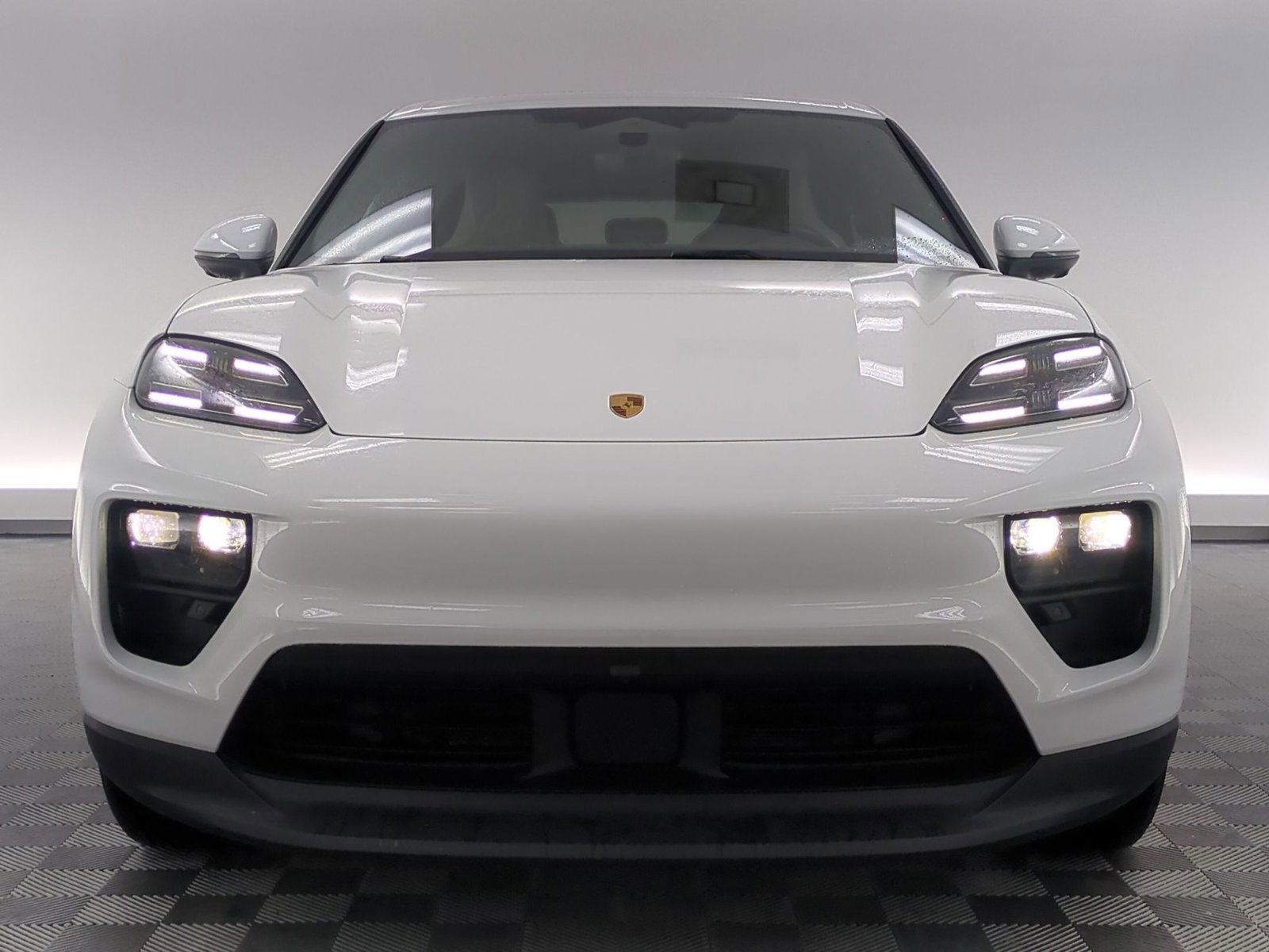 Certified 2025 Porsche Macan Electric RWD image 6