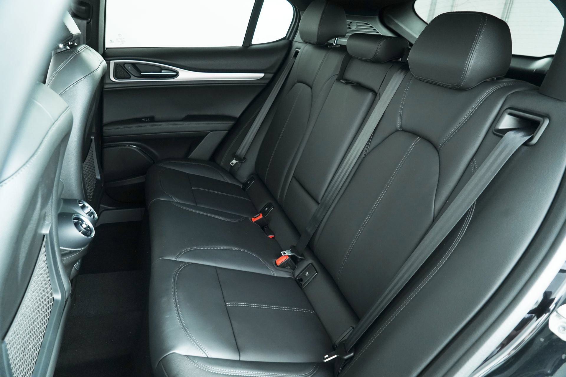 New 2025 Alfa Romeo Stelvio Sprint AWD/4WD image 21