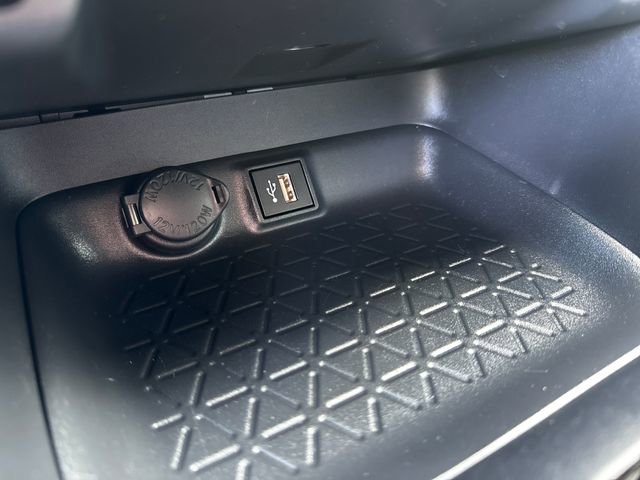 Used 2025 Toyota RAV4 XLE AWD/4WD image 32