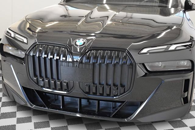 Used 2023 BMW 760i xDrive AWD/4WD image 14