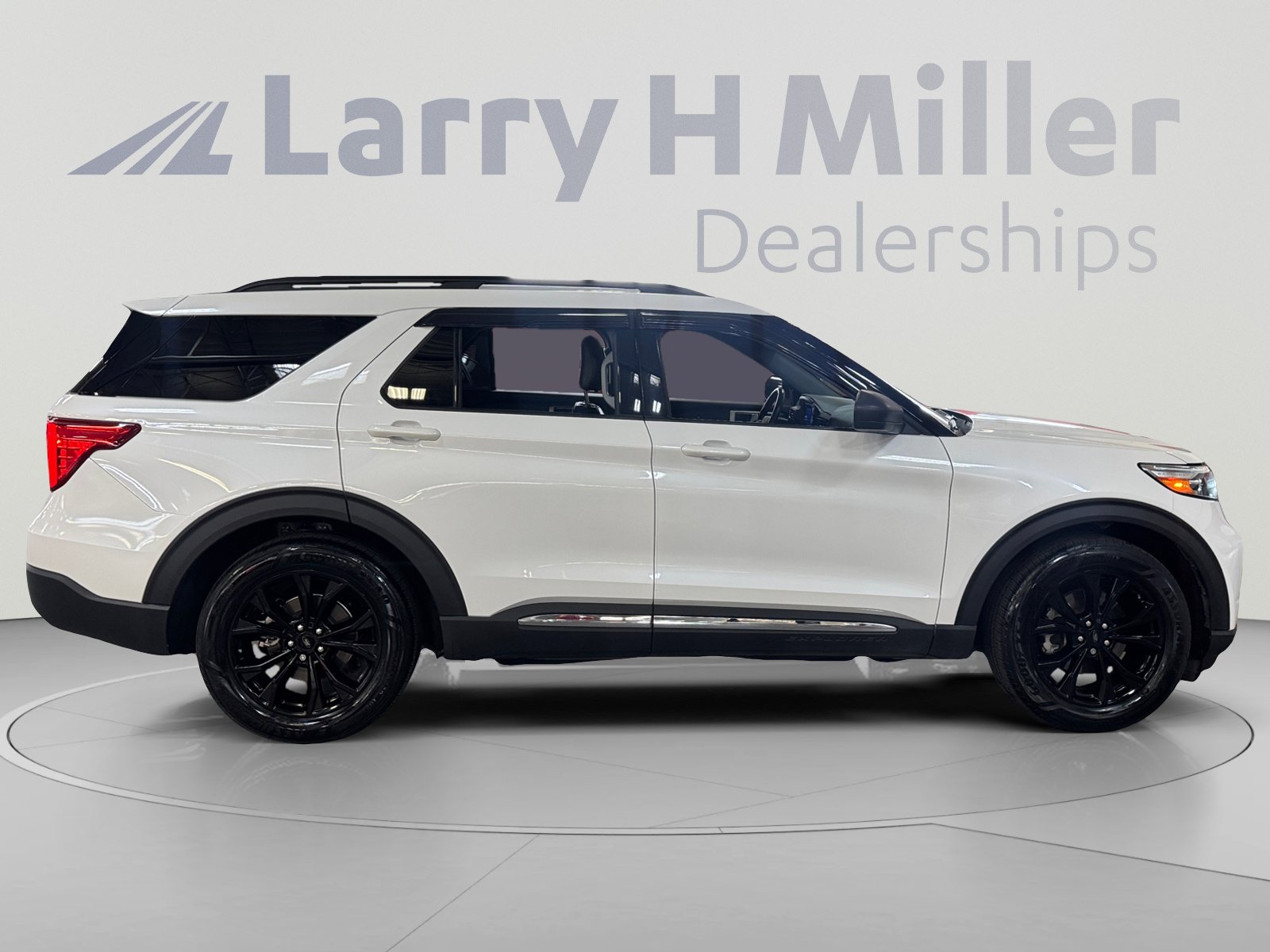 Used 2023 Ford Explorer XLT w/ Equipment Group 202A RWD image 6