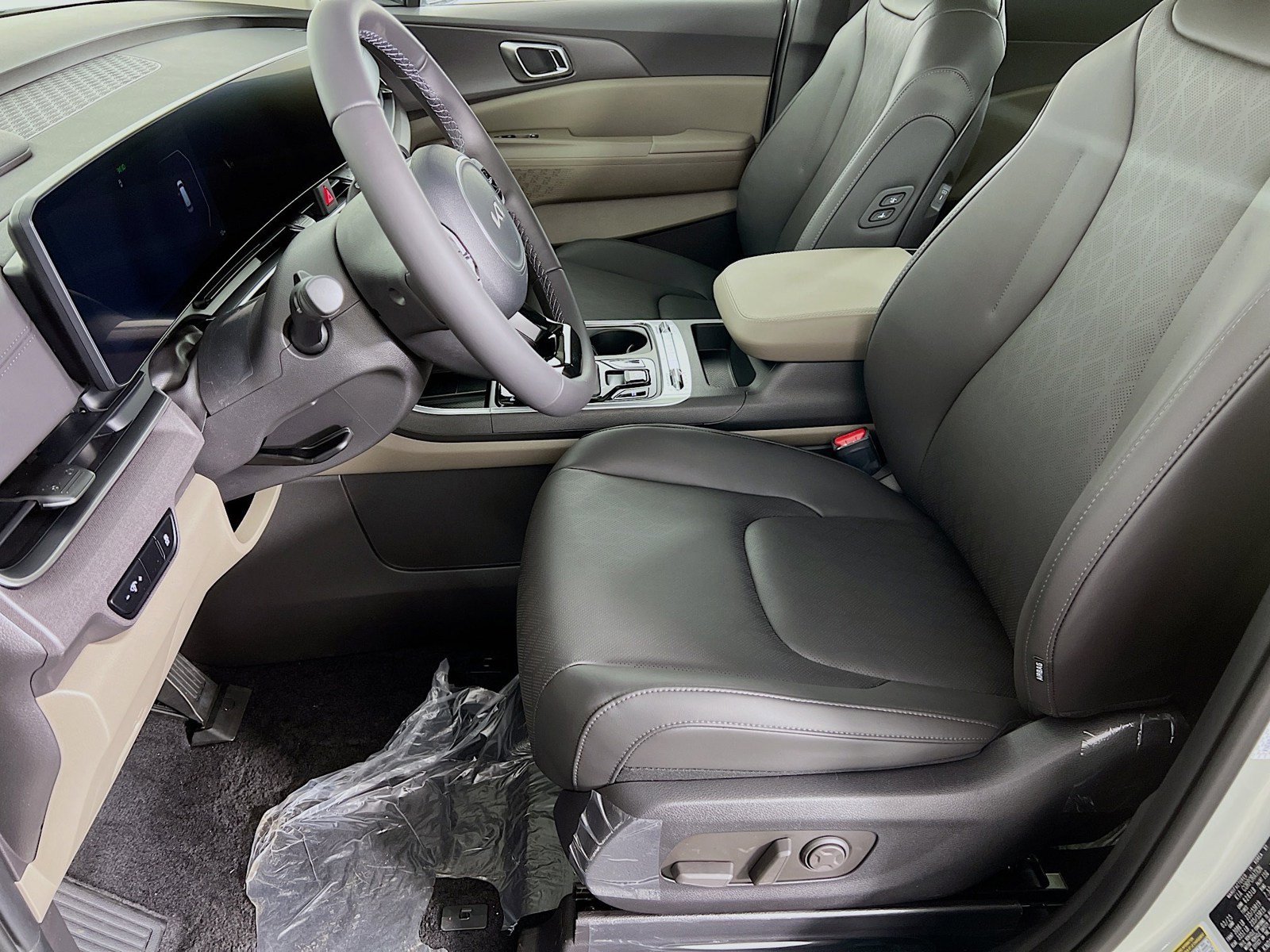 New 2025 Kia Carnival SX FWD image 3