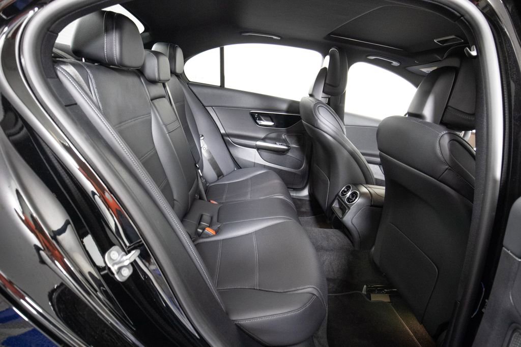 Used 2024 Mercedes-Benz C 300 Sedan image 12