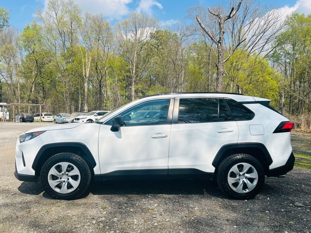 Used 2020 Toyota RAV4 LE FWD image 5