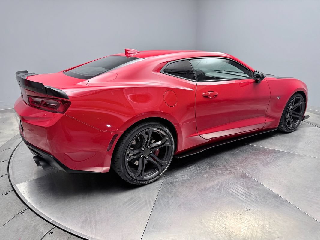 Used 2018 Chevrolet Camaro SS RWD image 5