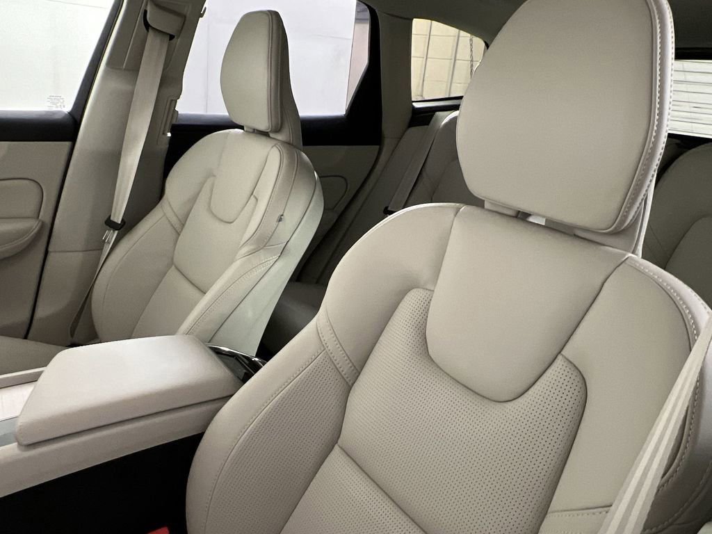 New 2026 Volvo XC60 B5 Ultra w/ Protection Package Premier image 12