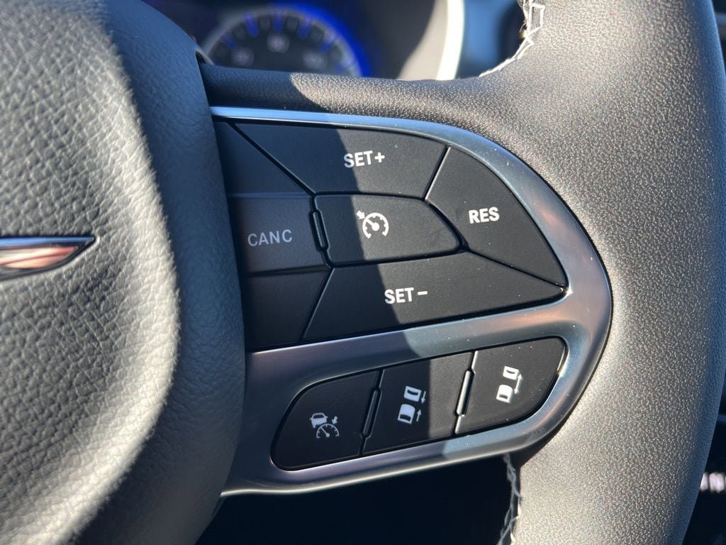 New 2026 Chrysler Pacifica Select FWD image 25