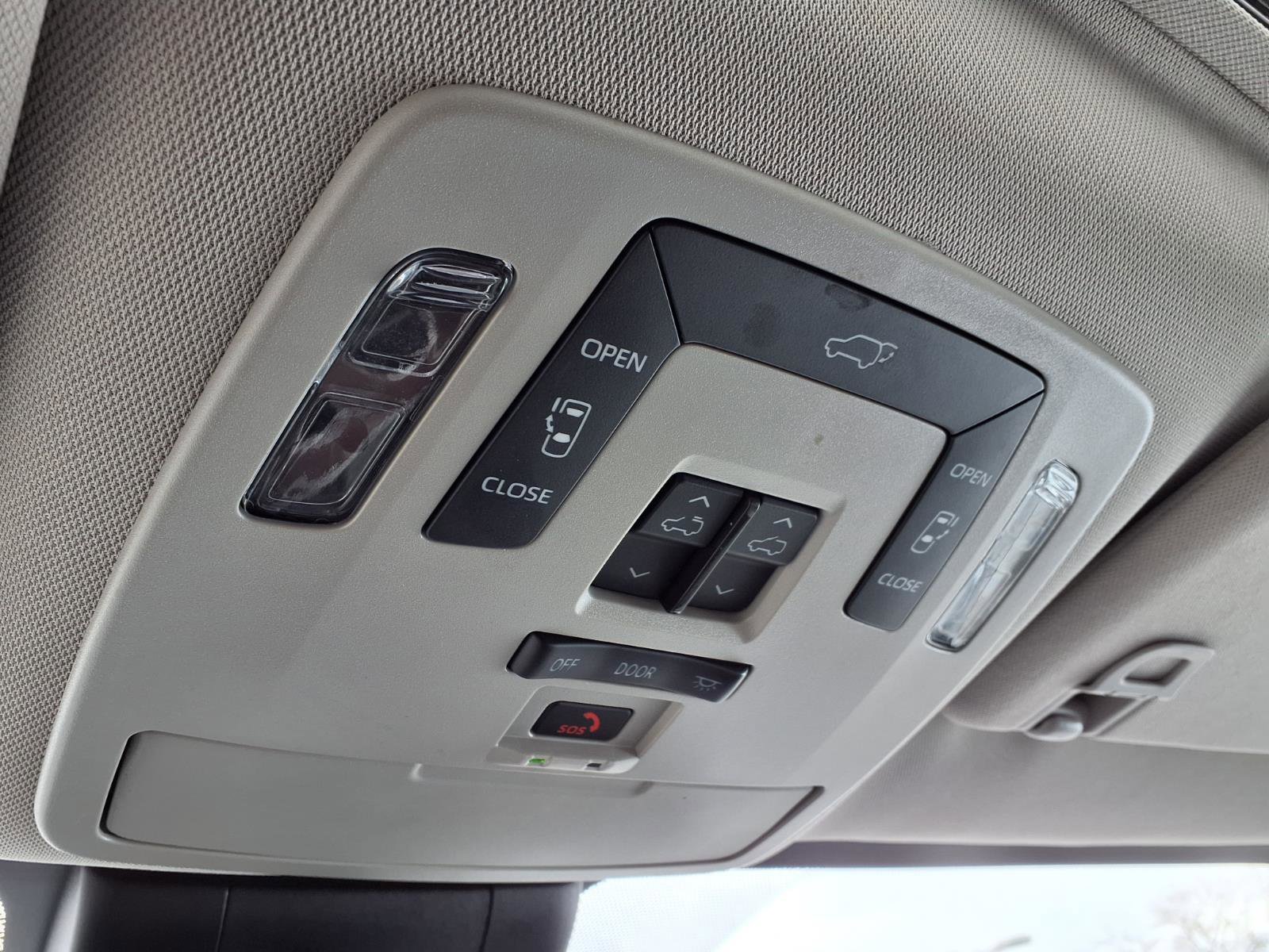 Used 2024 Toyota Sienna XLE image 24