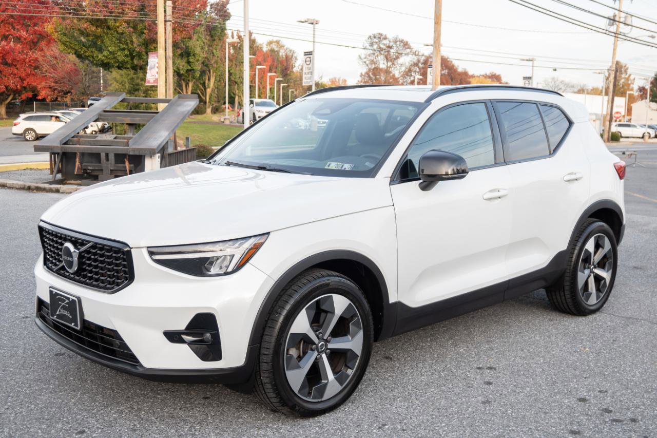 Used 2023 Volvo XC40 B5 Plus AWD/4WD image 7