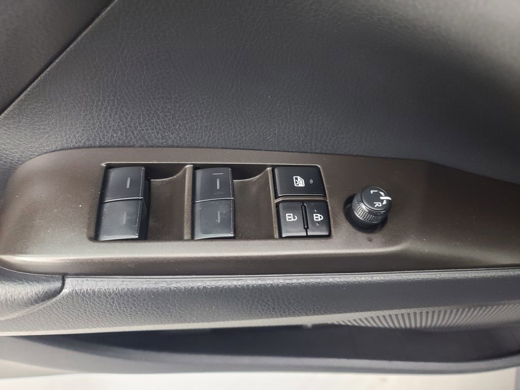 Used 2023 Toyota Camry SE image 24