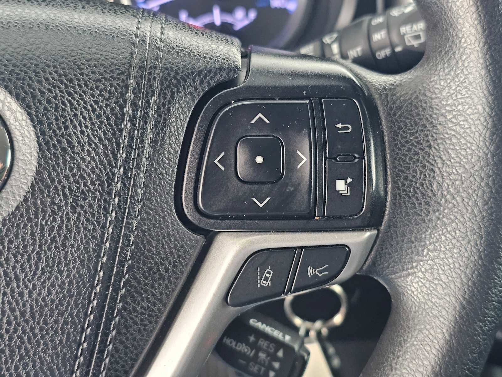 Used 2019 Toyota Highlander LE FWD image 27