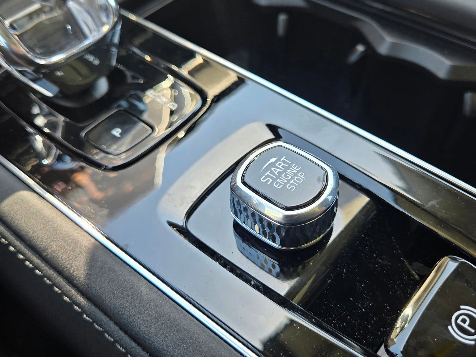 Certified 2025 Volvo XC90 B6 Plus AWD/4WD image 25