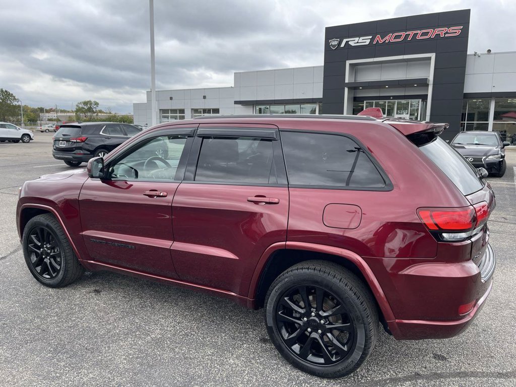 Used 2019 Jeep Grand Cherokee Altitude AWD/4WD image 3