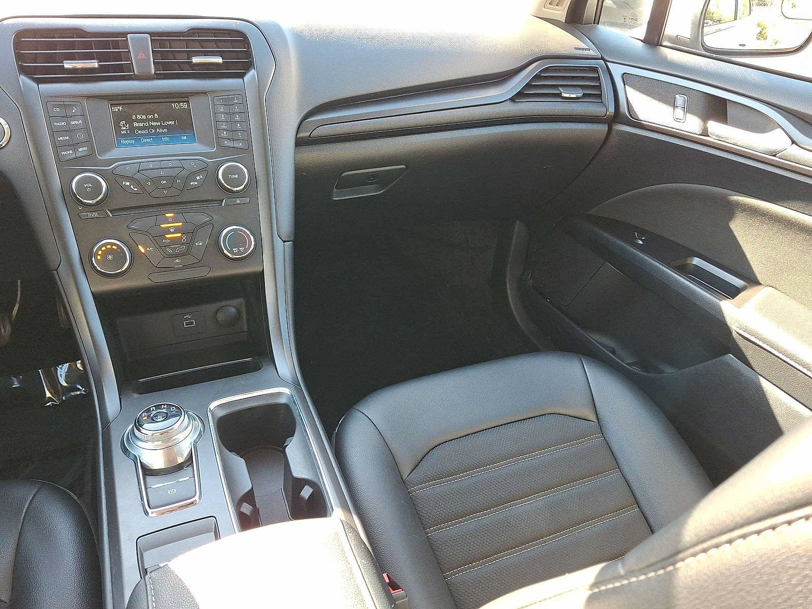 Used 2018 Ford Fusion SE w/ Equipment Group 201A FWD image 11