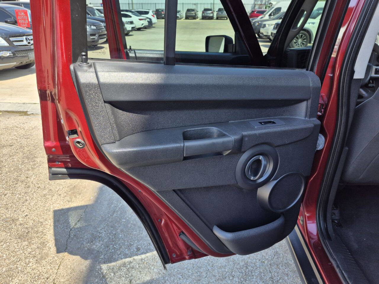 Used 2008 Jeep Commander Sport image 14