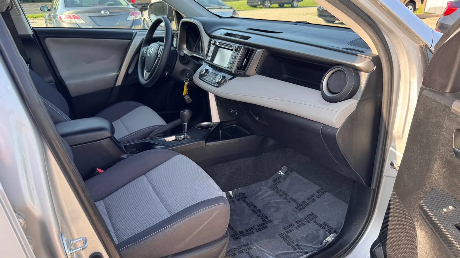 Used 2015 Toyota RAV4 XLE FWD image 19