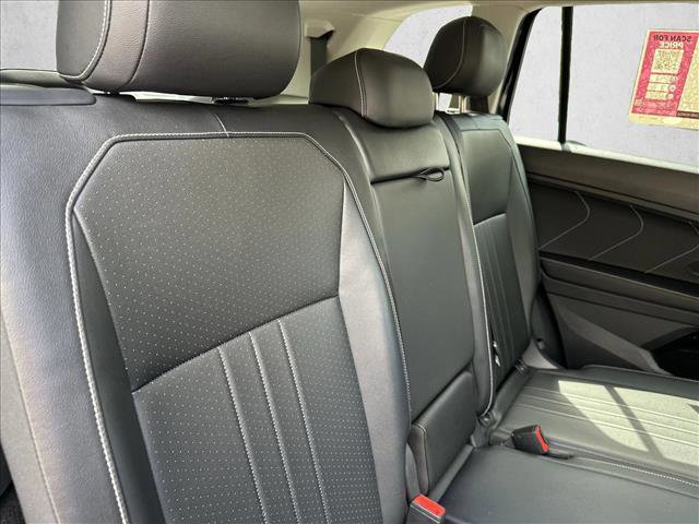 Used 2024 Volkswagen Tiguan SE image 28