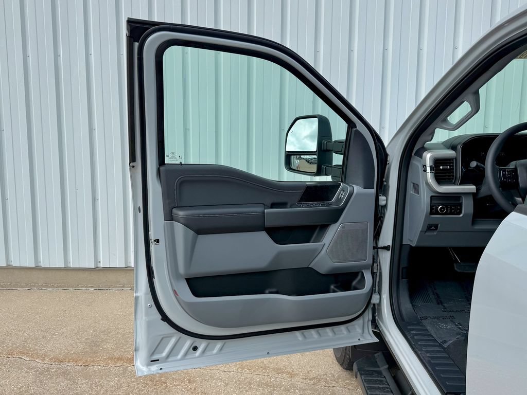 New 2026 Ford F250 XLT w/ XLT Premium Package AWD/4WD image 14