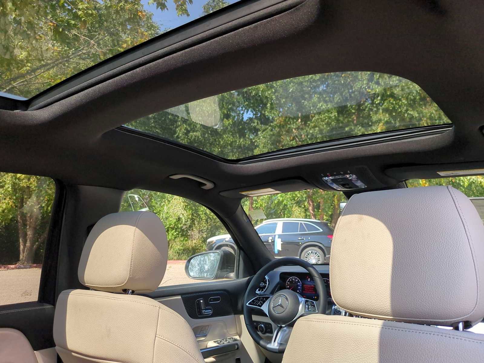 Used 2025 Mercedes-Benz GLB 250 4MATIC image 23