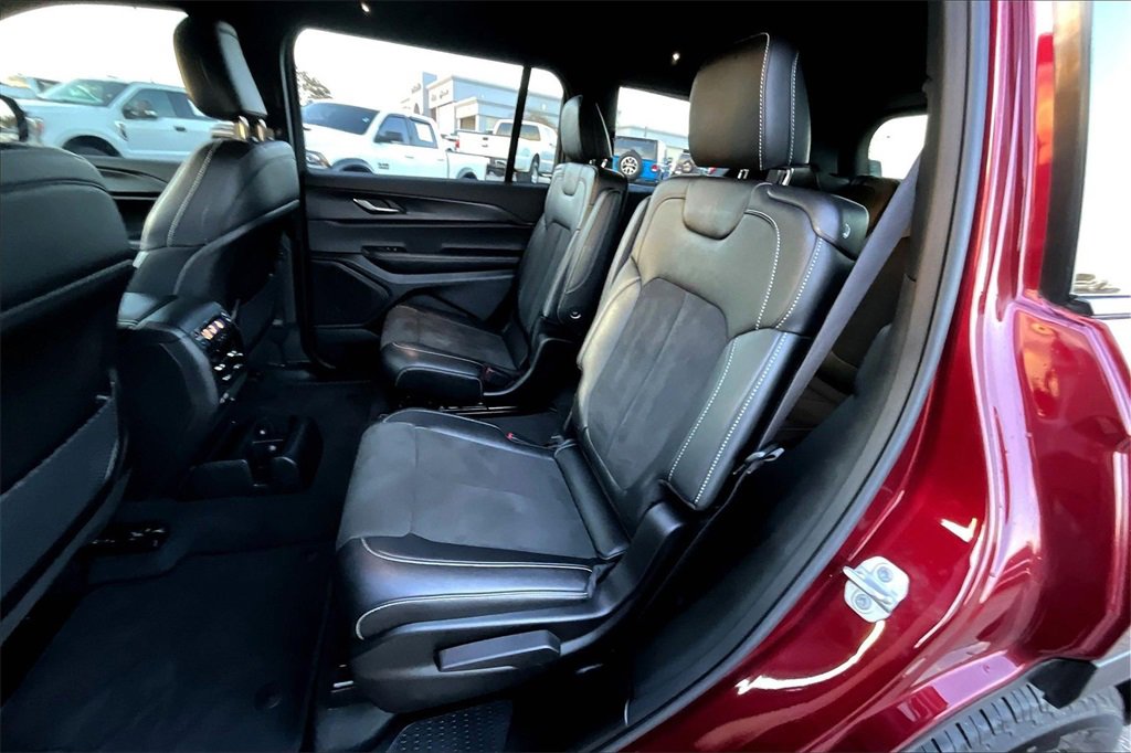 Used 2025 Jeep Grand Cherokee L Altitude image 26