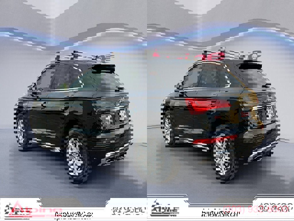 Used 2023 Audi Q5 2.0T Premium w/ Convenience Package image 3