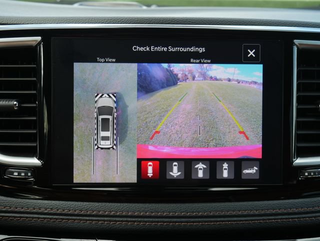 Used 2025 Chrysler Pacifica Pinnacle FWD image 7