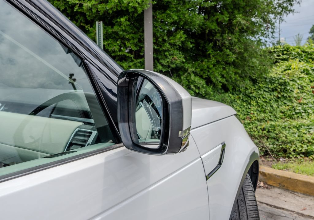 Used 2023 Land Rover Discovery S AWD/4WD image 31