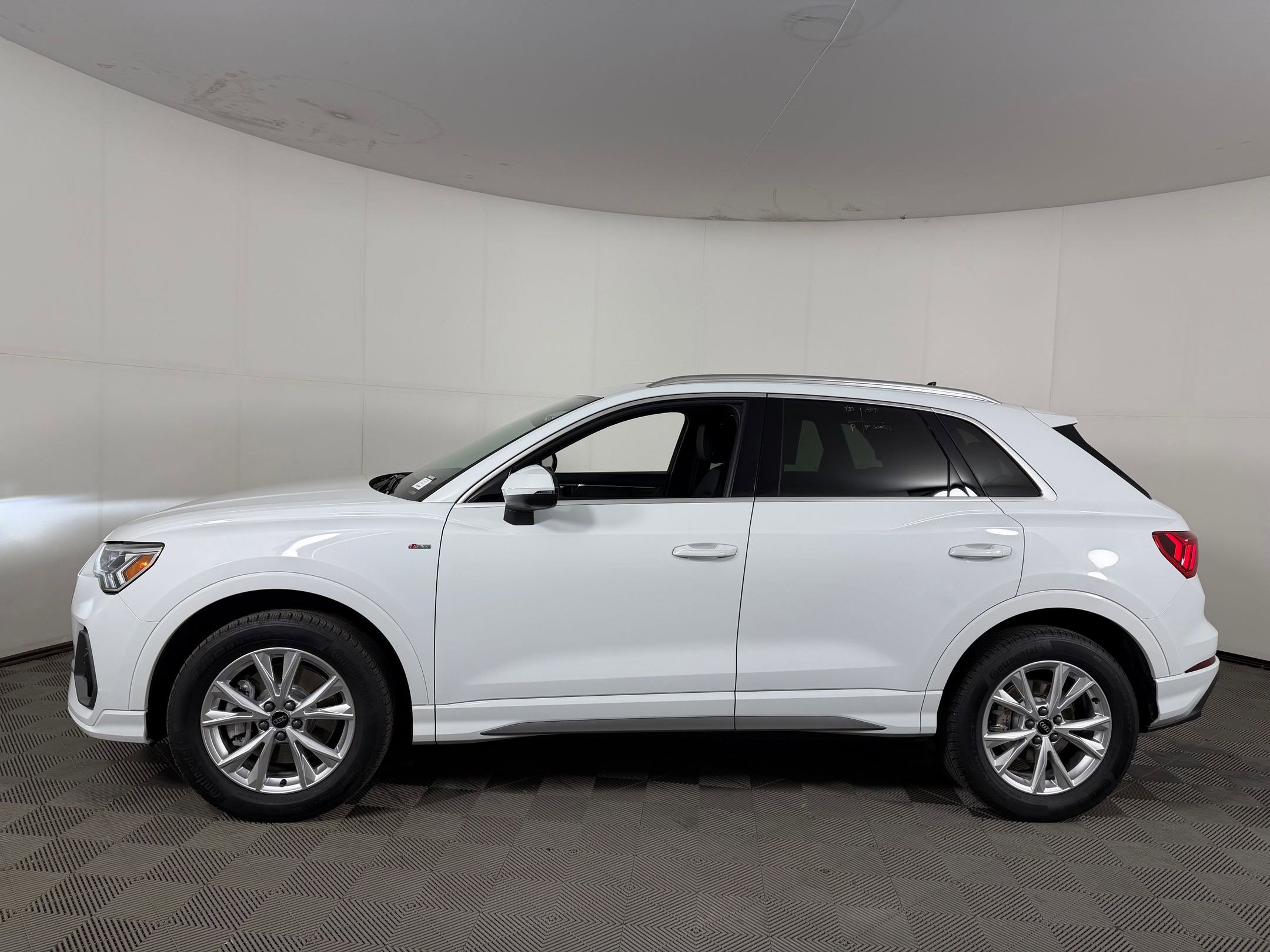 Certified 2025 Audi Q3 2.0T Premium Plus w/ Premium Plus Package image 2