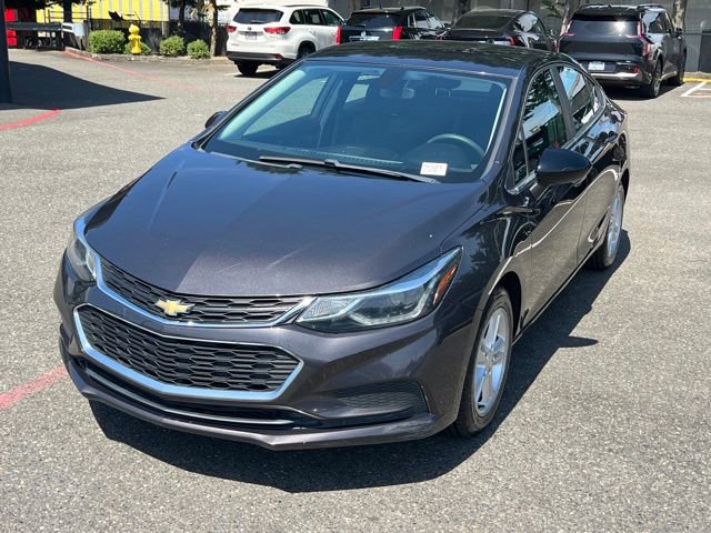 Used 2017 Chevrolet Cruze LT FWD image 3