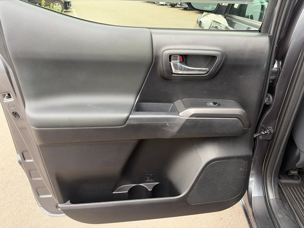 Used 2021 Toyota Tacoma TRD Off-Road w/ Technology Package AWD/4WD image 19