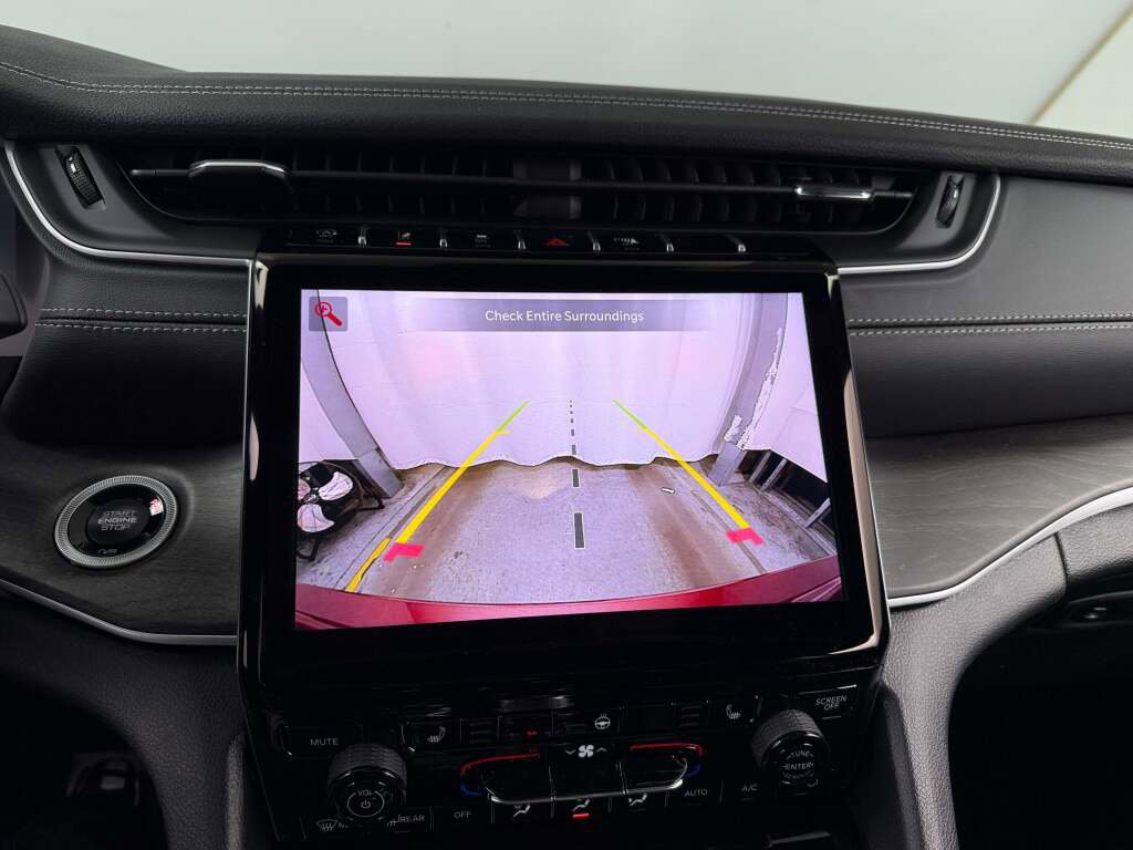 New 2025 Jeep Grand Cherokee Limited w/ Black Appearance Package image 34