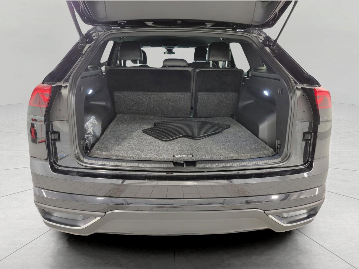 Used 2024 Volkswagen Atlas Cross Sport SE image 15