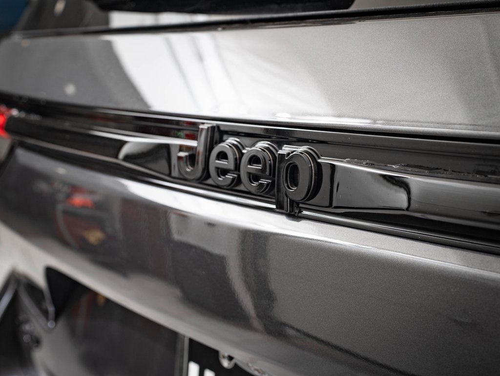 Used 2024 Jeep Grand Cherokee Limited w/ Luxury Tech Group II image 18