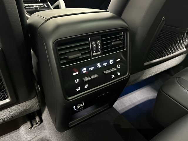 Used 2025 Porsche Cayenne S AWD/4WD image 27
